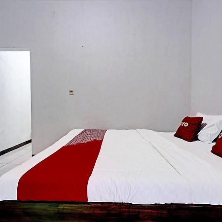 Oyo 91334 Permata Papua Guest House Pameungpeuk  Eksteriør billede