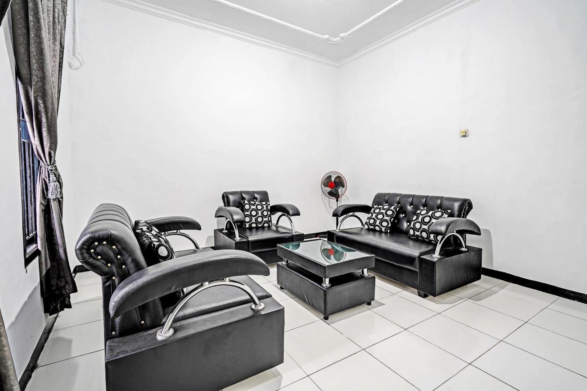 Oyo 91334 Permata Papua Guest House Pameungpeuk  Eksteriør billede