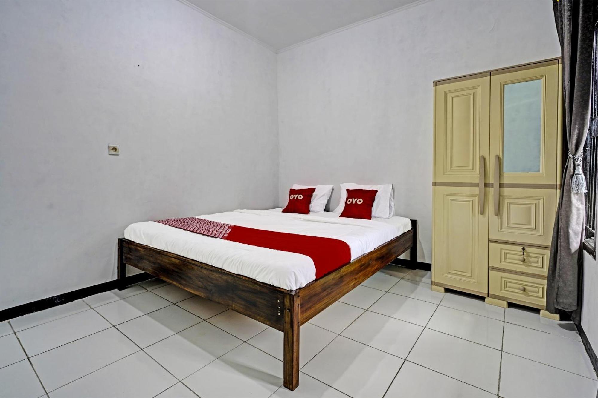 Oyo 91334 Permata Papua Guest House Pameungpeuk  Eksteriør billede