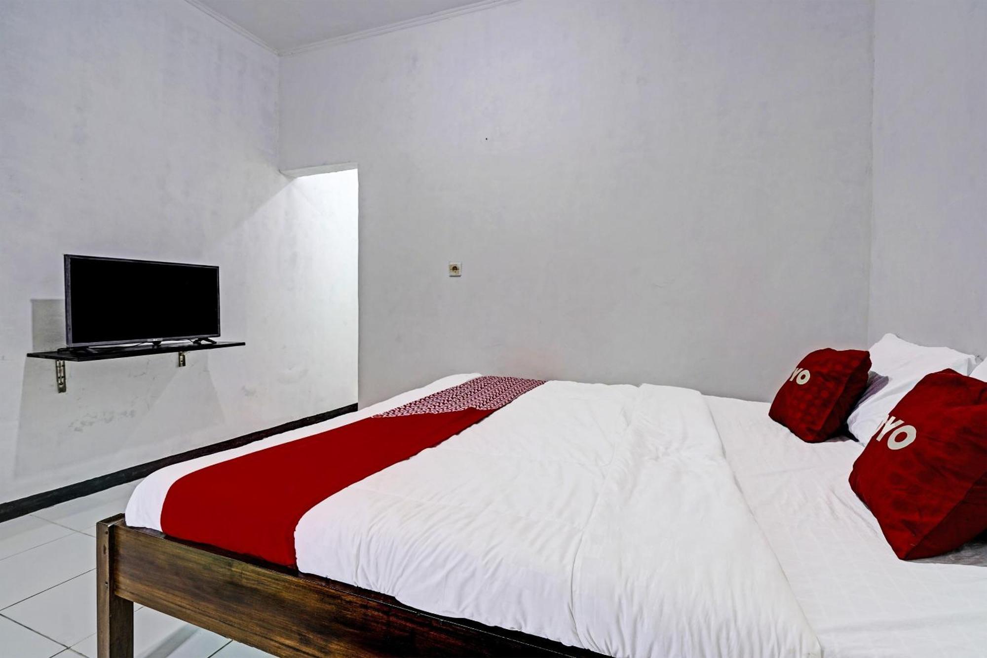 Oyo 91334 Permata Papua Guest House Pameungpeuk  Eksteriør billede