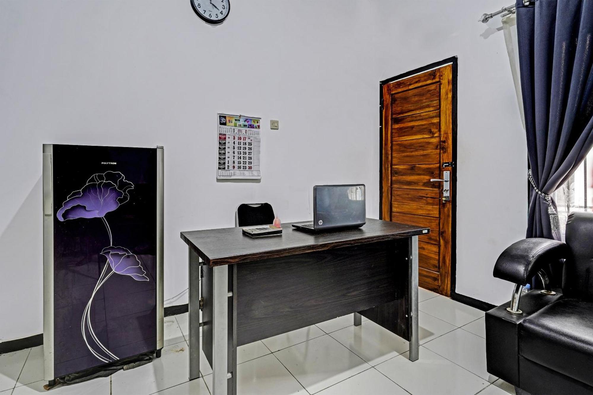 Oyo 91334 Permata Papua Guest House Pameungpeuk  Eksteriør billede