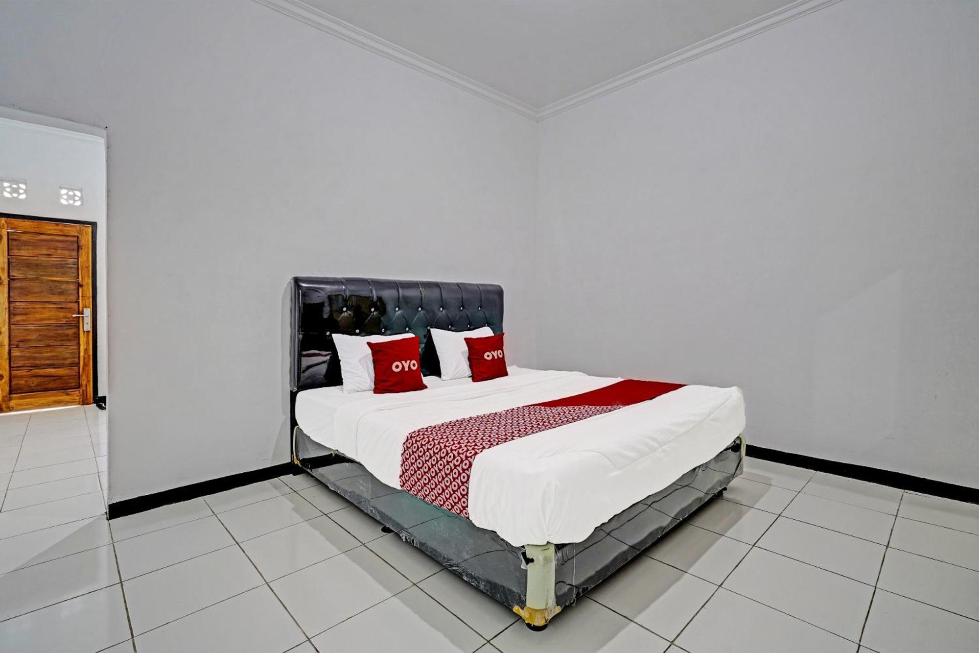 Oyo 91334 Permata Papua Guest House Pameungpeuk  Eksteriør billede