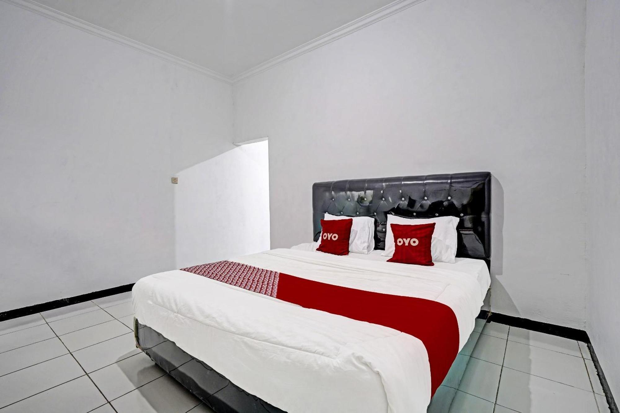 Oyo 91334 Permata Papua Guest House Pameungpeuk  Eksteriør billede