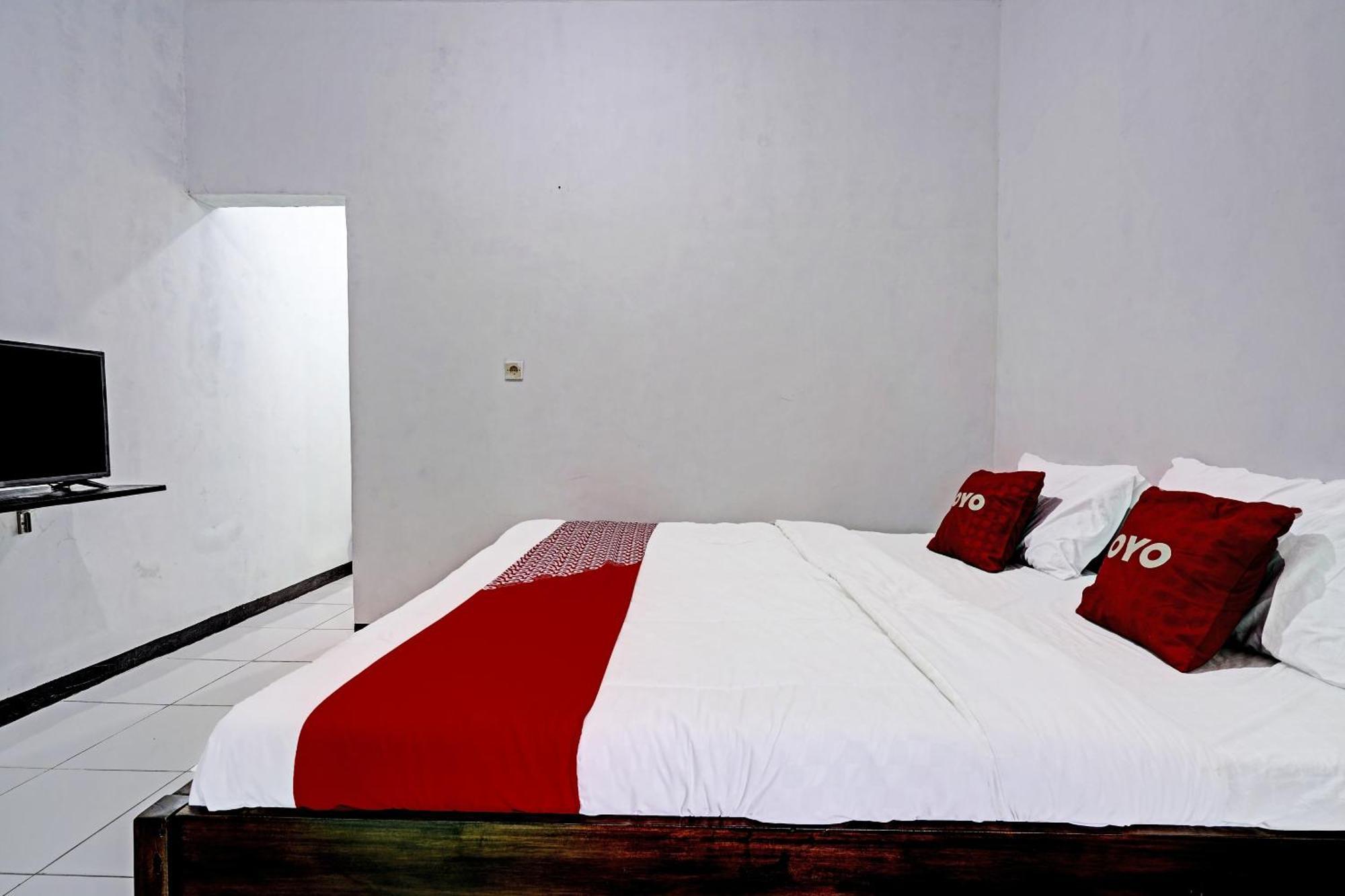 Oyo 91334 Permata Papua Guest House Pameungpeuk  Eksteriør billede