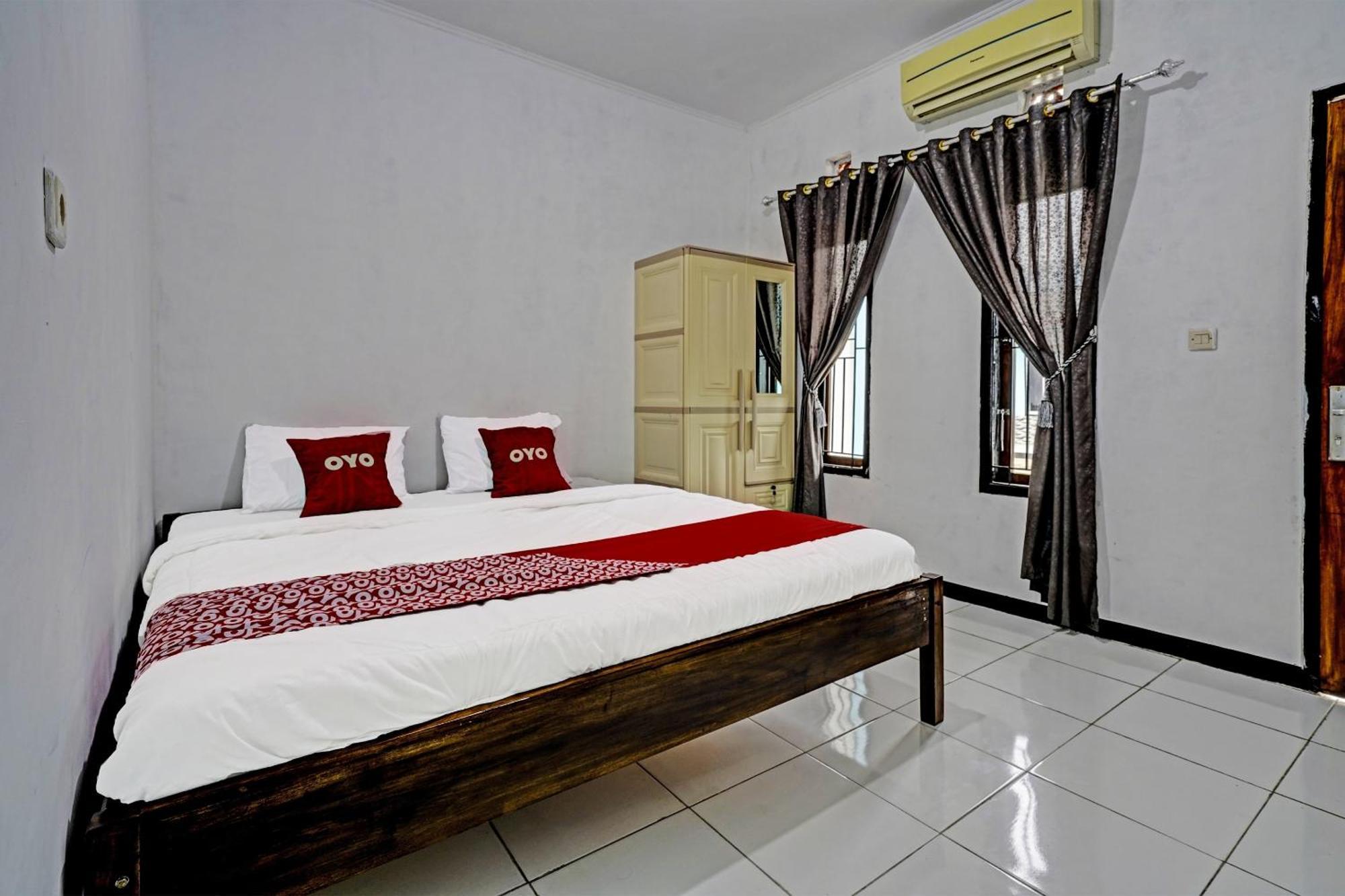Oyo 91334 Permata Papua Guest House Pameungpeuk  Eksteriør billede