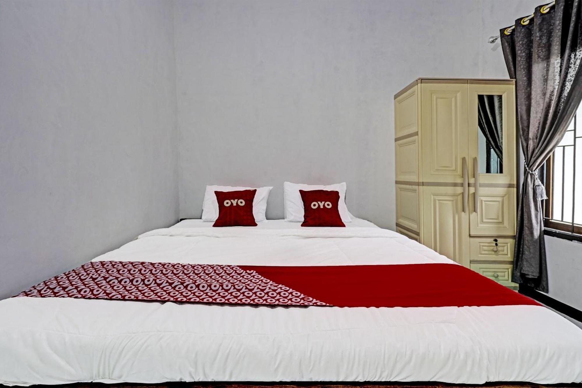 Oyo 91334 Permata Papua Guest House Pameungpeuk  Eksteriør billede