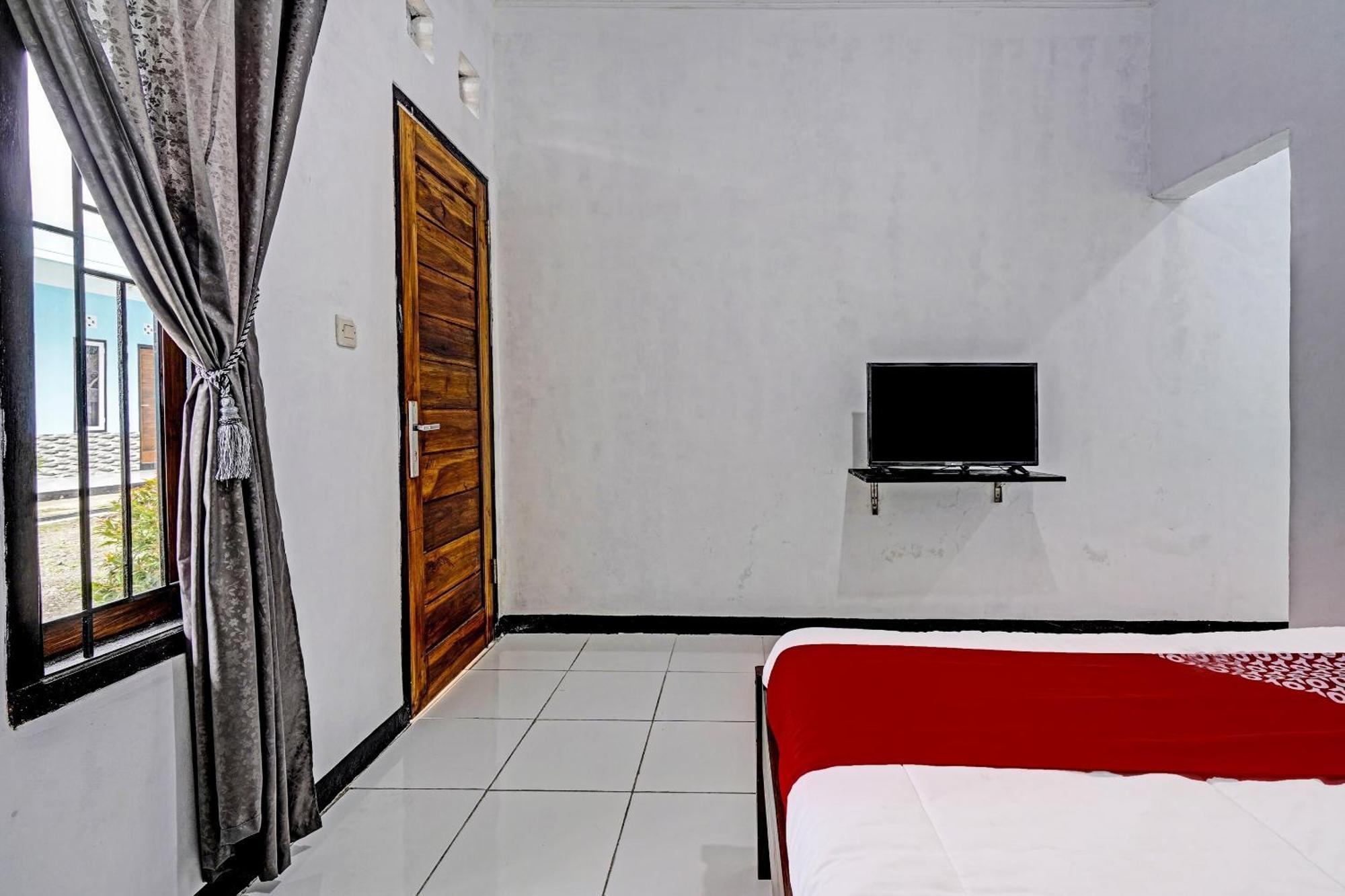 Oyo 91334 Permata Papua Guest House Pameungpeuk  Eksteriør billede