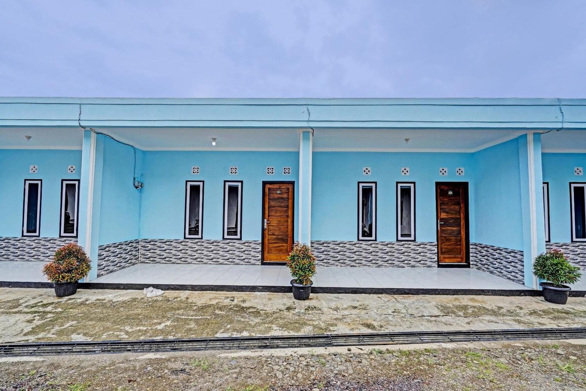 Oyo 91334 Permata Papua Guest House Pameungpeuk  Eksteriør billede