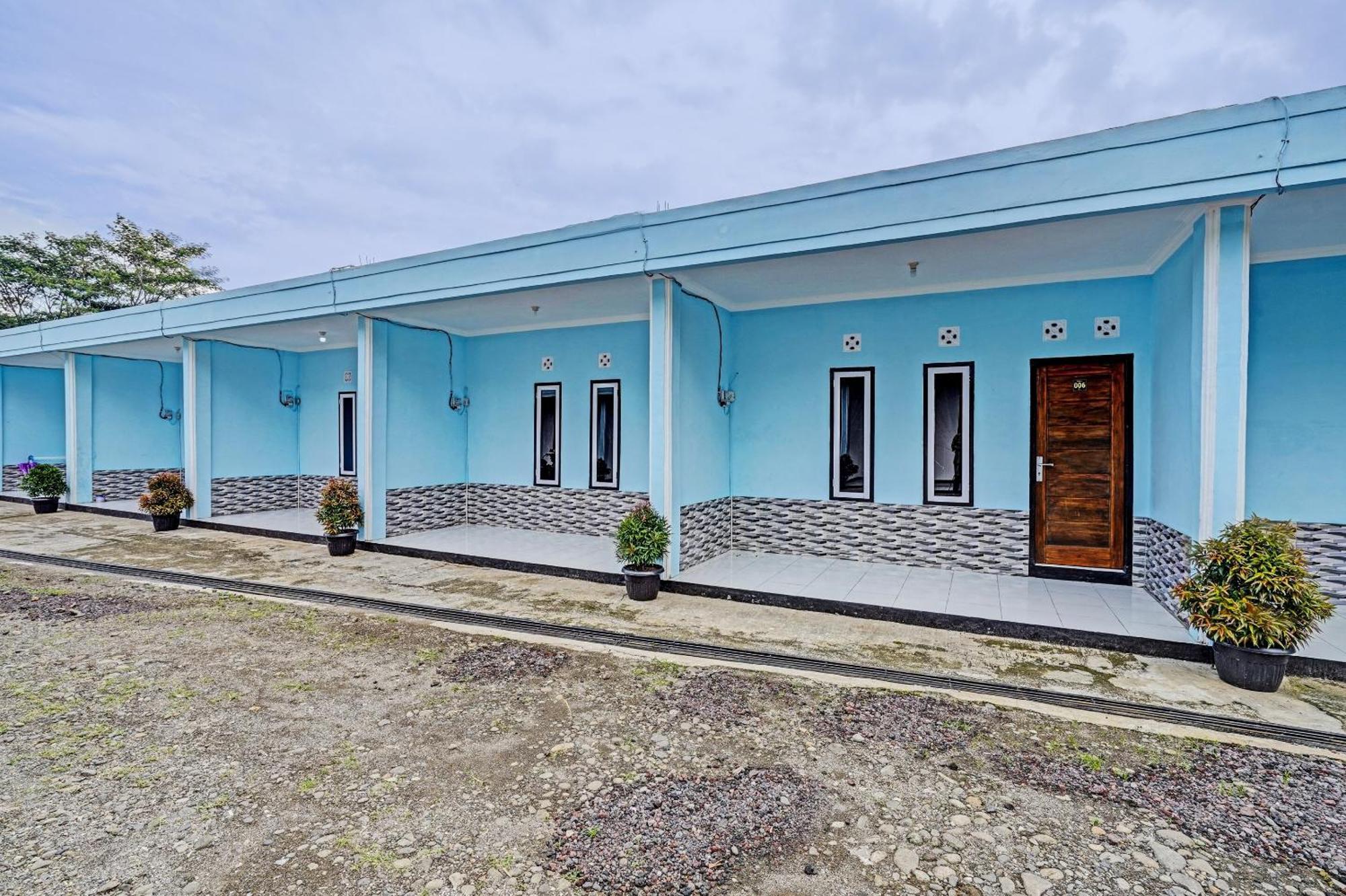 Oyo 91334 Permata Papua Guest House Pameungpeuk  Eksteriør billede