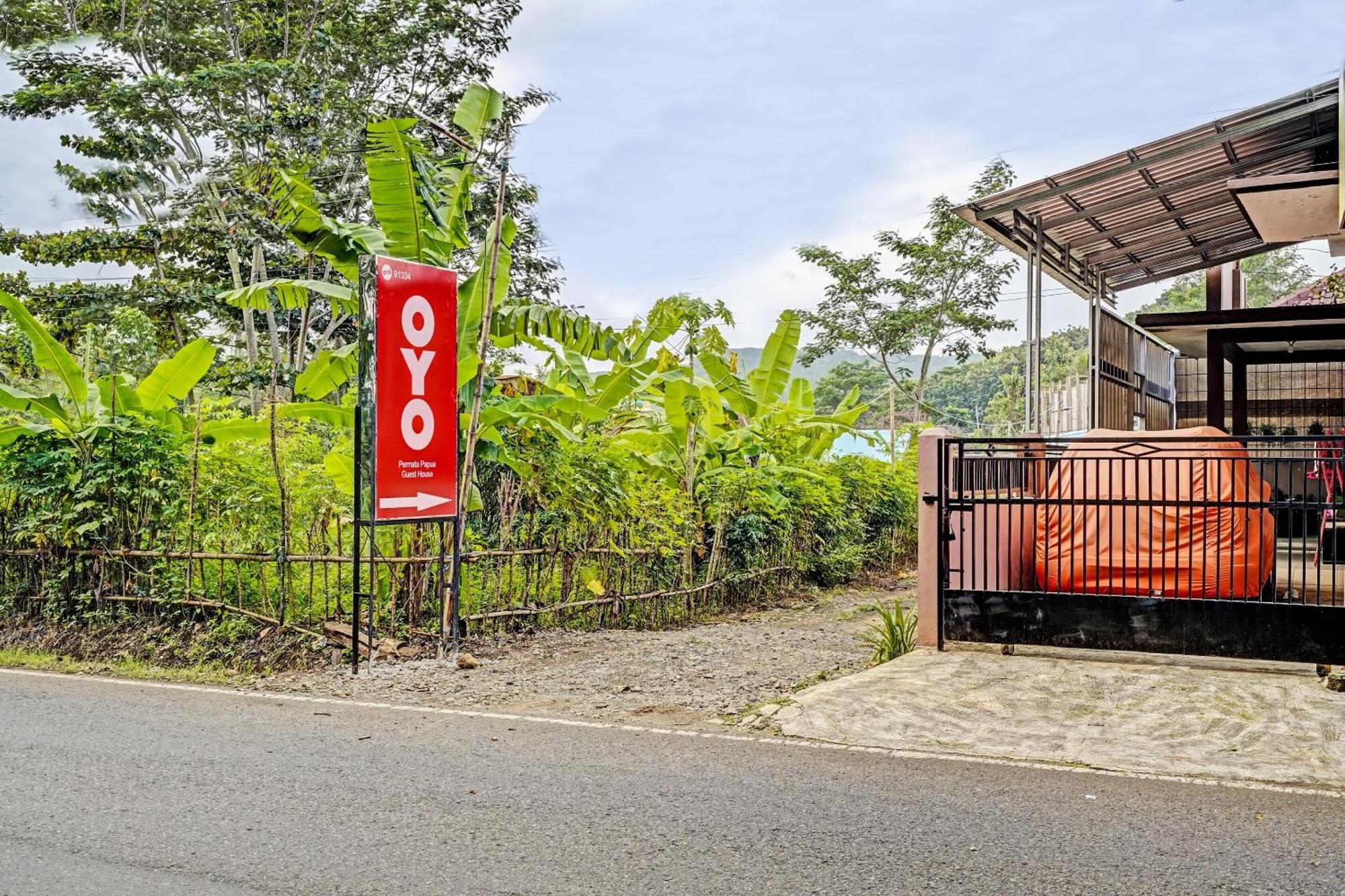 Oyo 91334 Permata Papua Guest House Pameungpeuk  Eksteriør billede